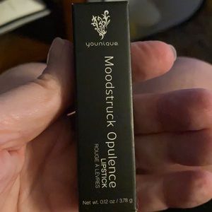 NIB Younique Moodstruck Opulence Liostick in Vain